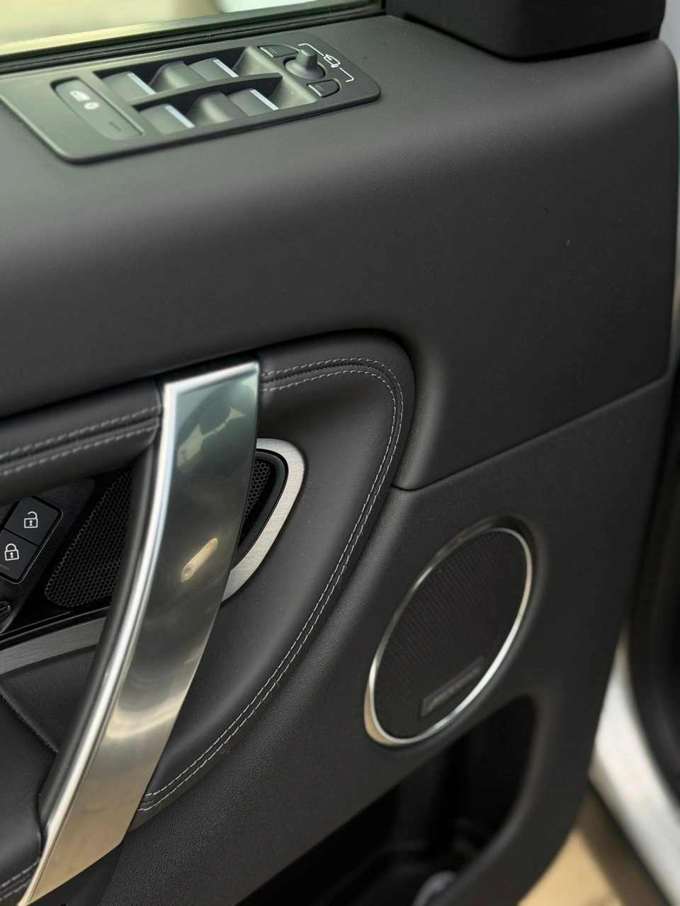 Land Rover Discovery Sport - Zdjęcie 14