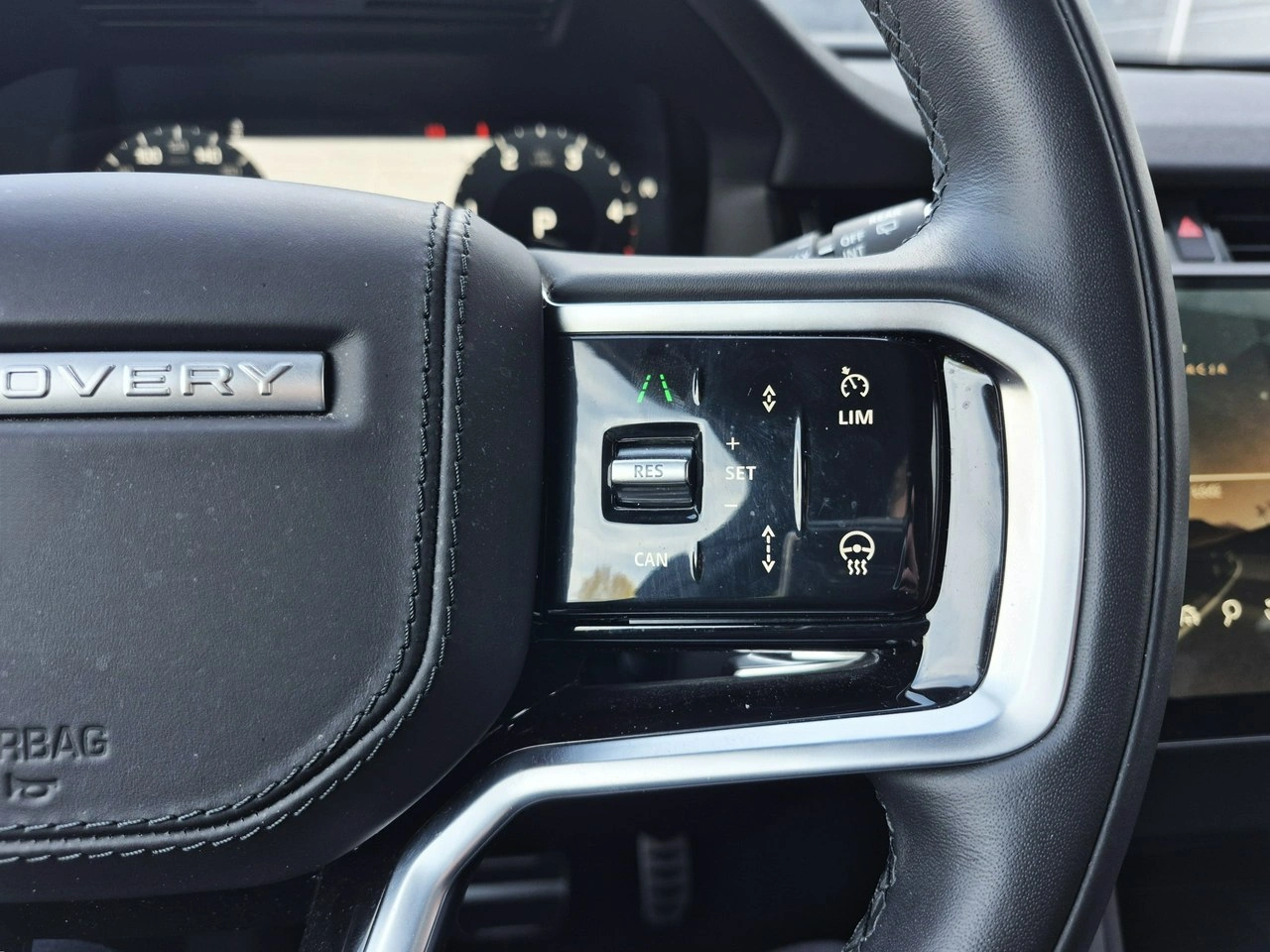 Land Rover Discovery Sport - Zdjęcie 30