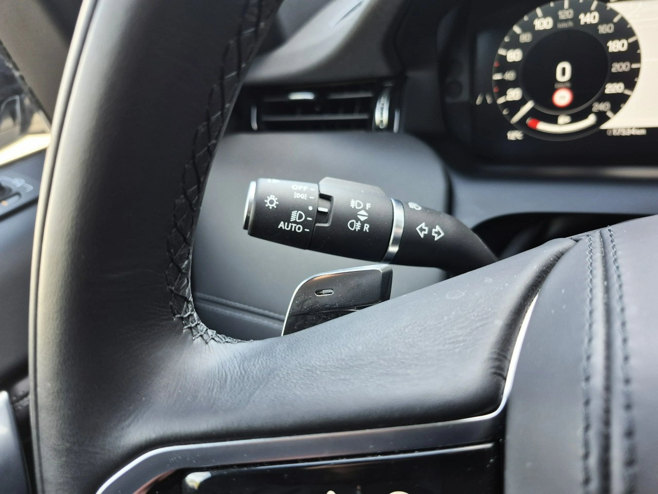 Land Rover Discovery Sport - Zdjęcie 31