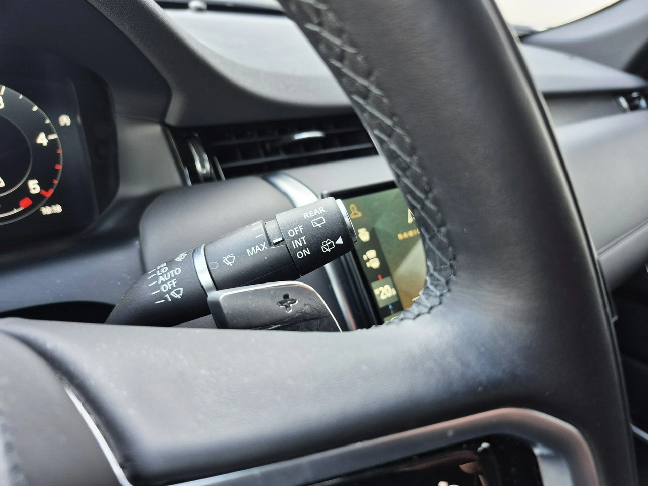 Land Rover Discovery Sport - Zdjęcie 32