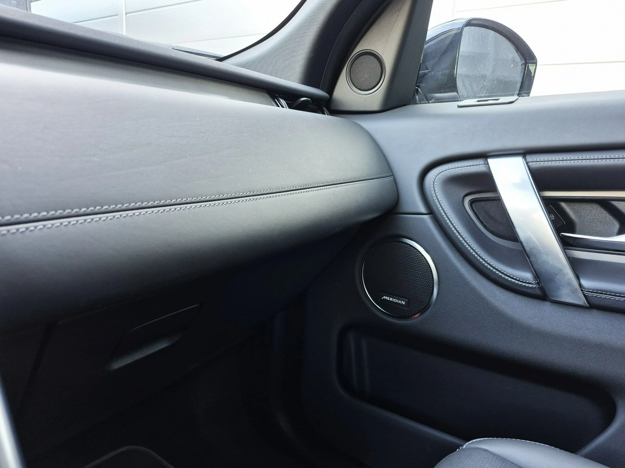 Land Rover Discovery Sport - Zdjęcie 34