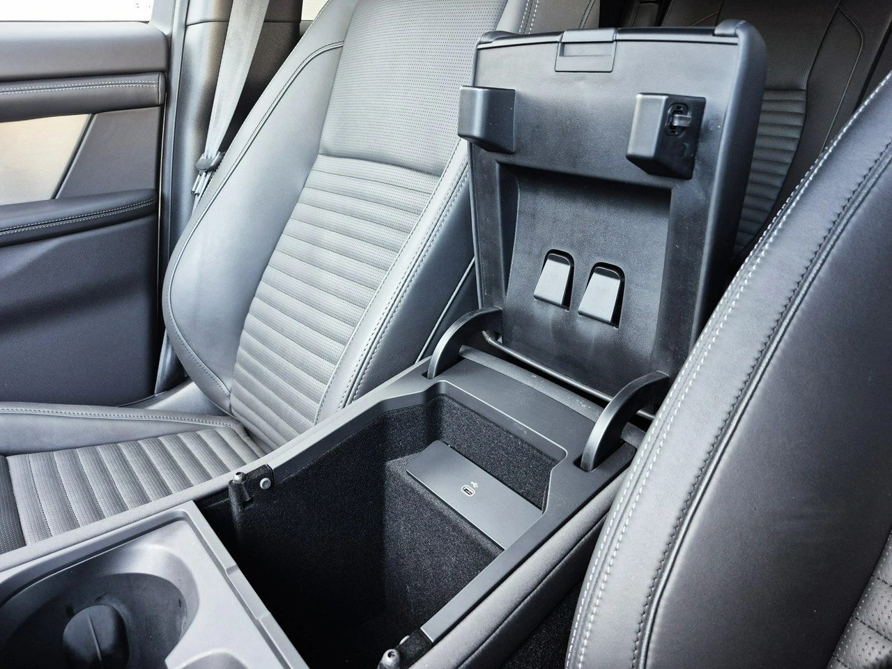 Land Rover Discovery Sport - Zdjęcie 35