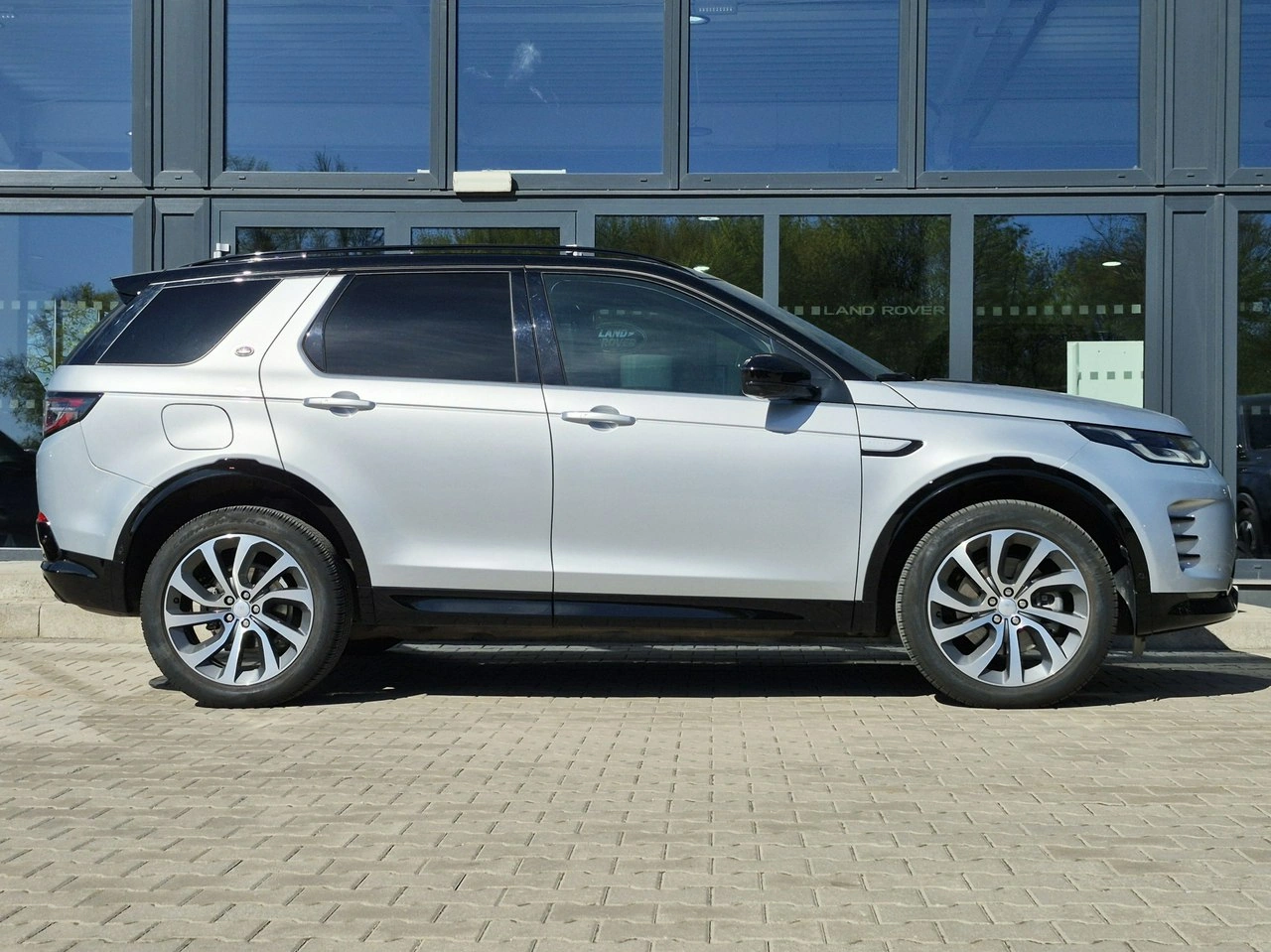 Land Rover Discovery Sport - Zdjęcie 4