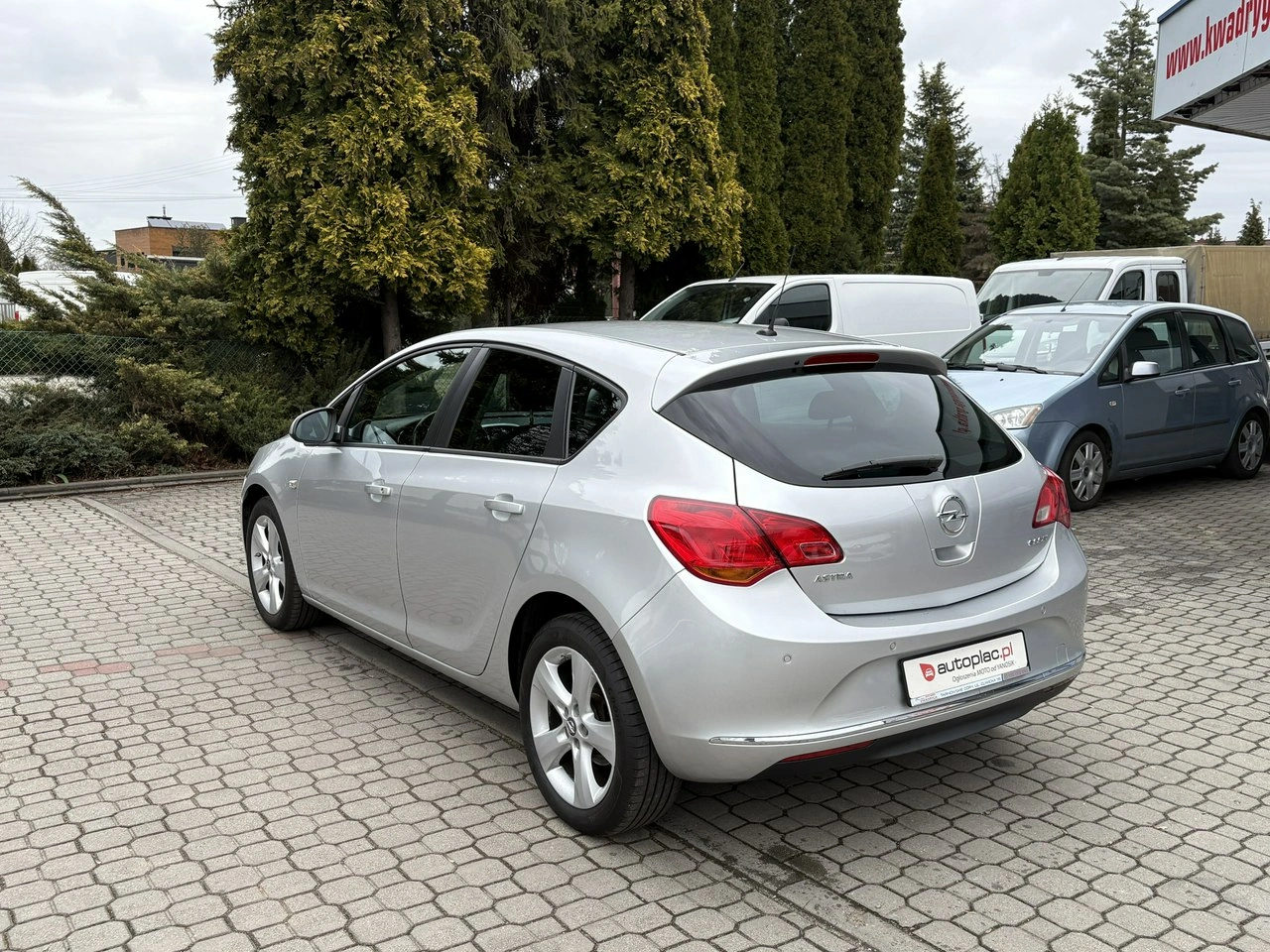 Opel Astra - Zdjęcie 6