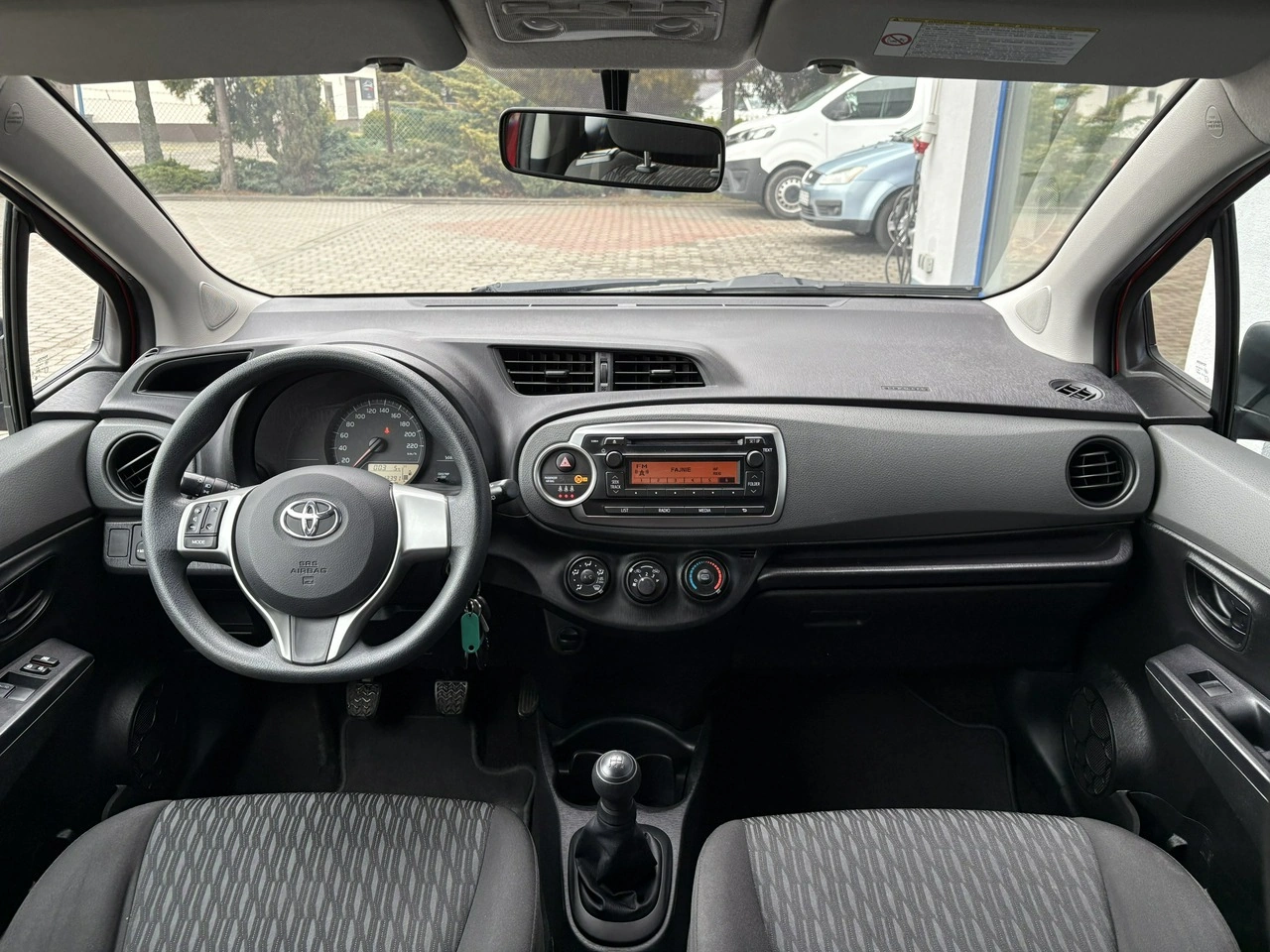 Toyota Yaris - Zdjęcie 9