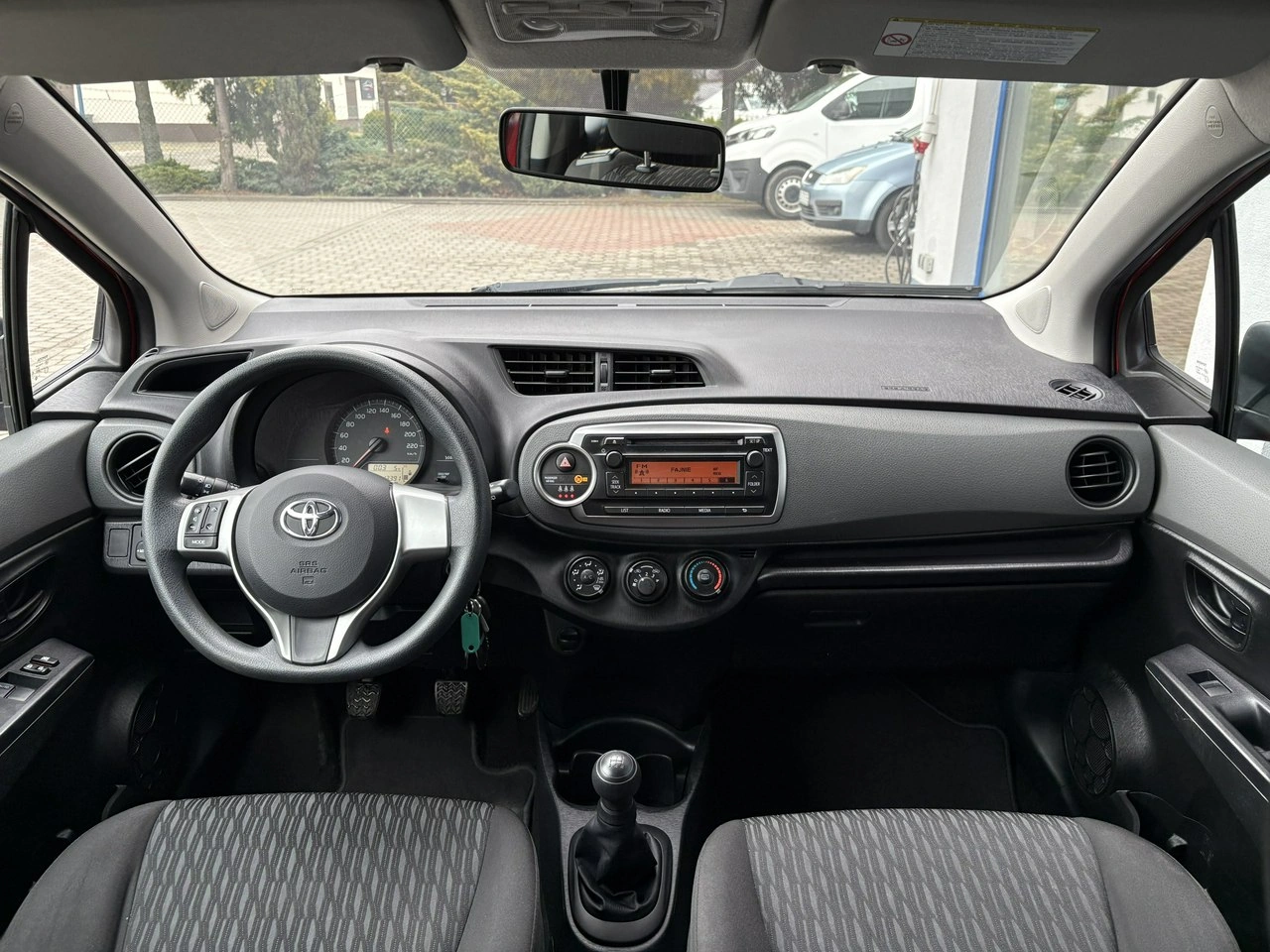 Toyota Yaris - Zdjęcie 9