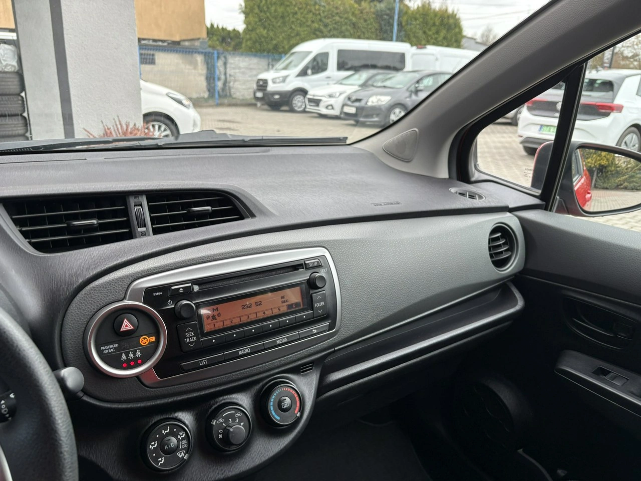 Toyota Yaris - Zdjęcie 10