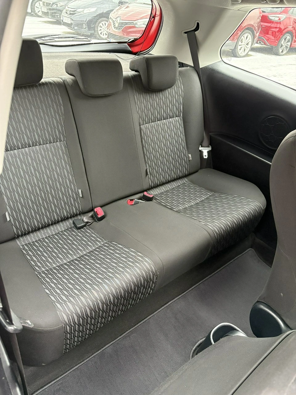 Toyota Yaris - Zdjęcie 12