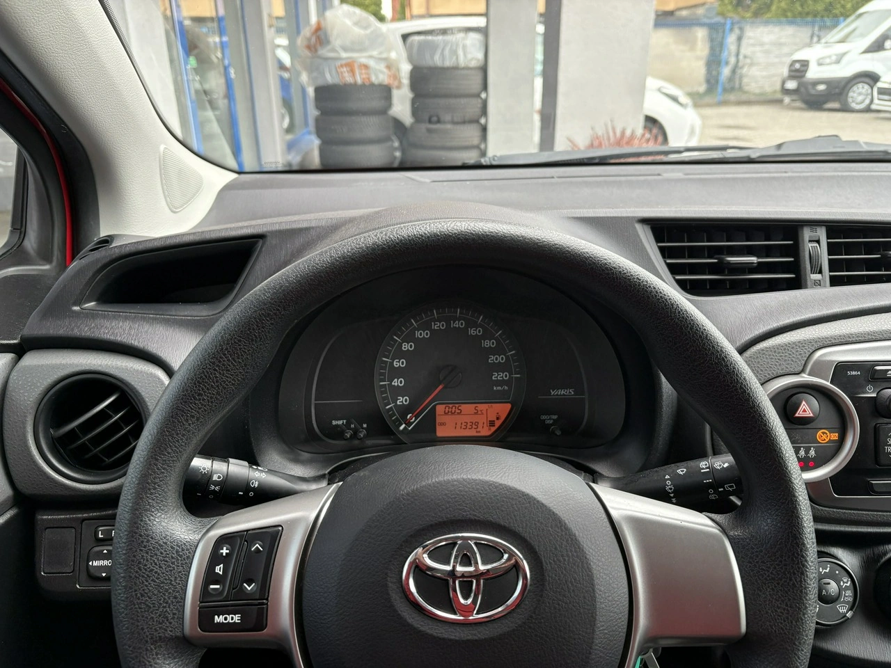 Toyota Yaris - Zdjęcie 13