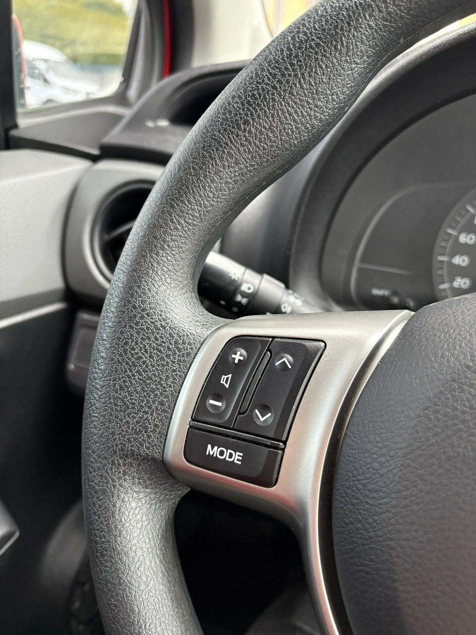 Toyota Yaris - Zdjęcie 14