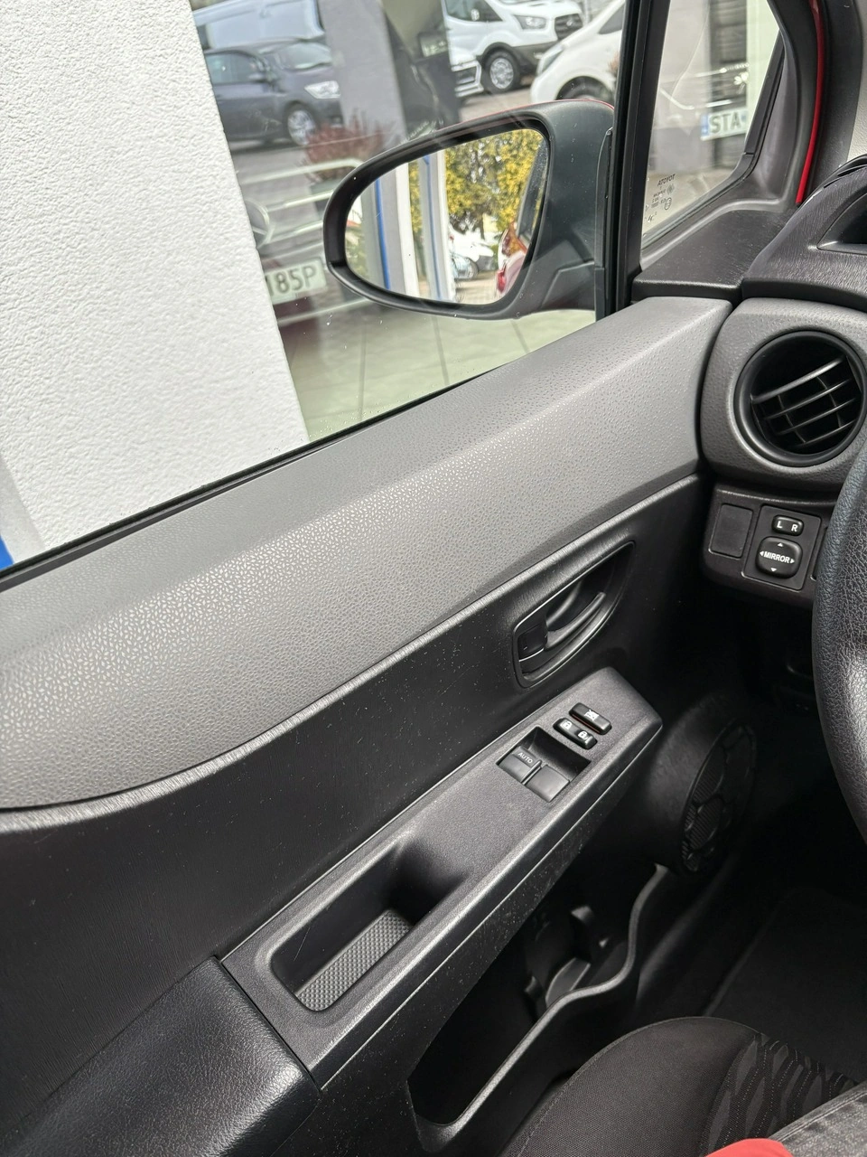 Toyota Yaris - Zdjęcie 15