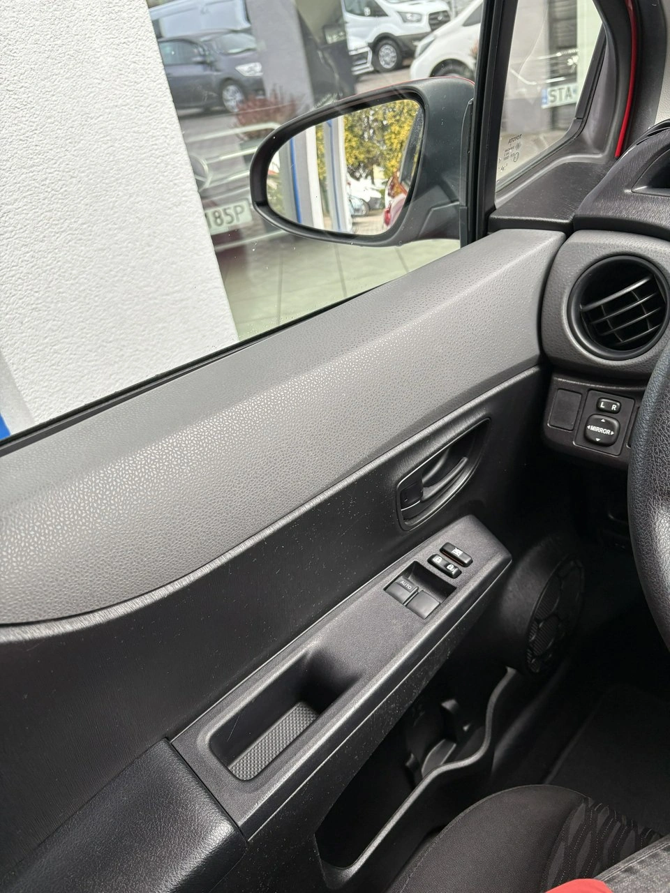 Toyota Yaris - Zdjęcie 16