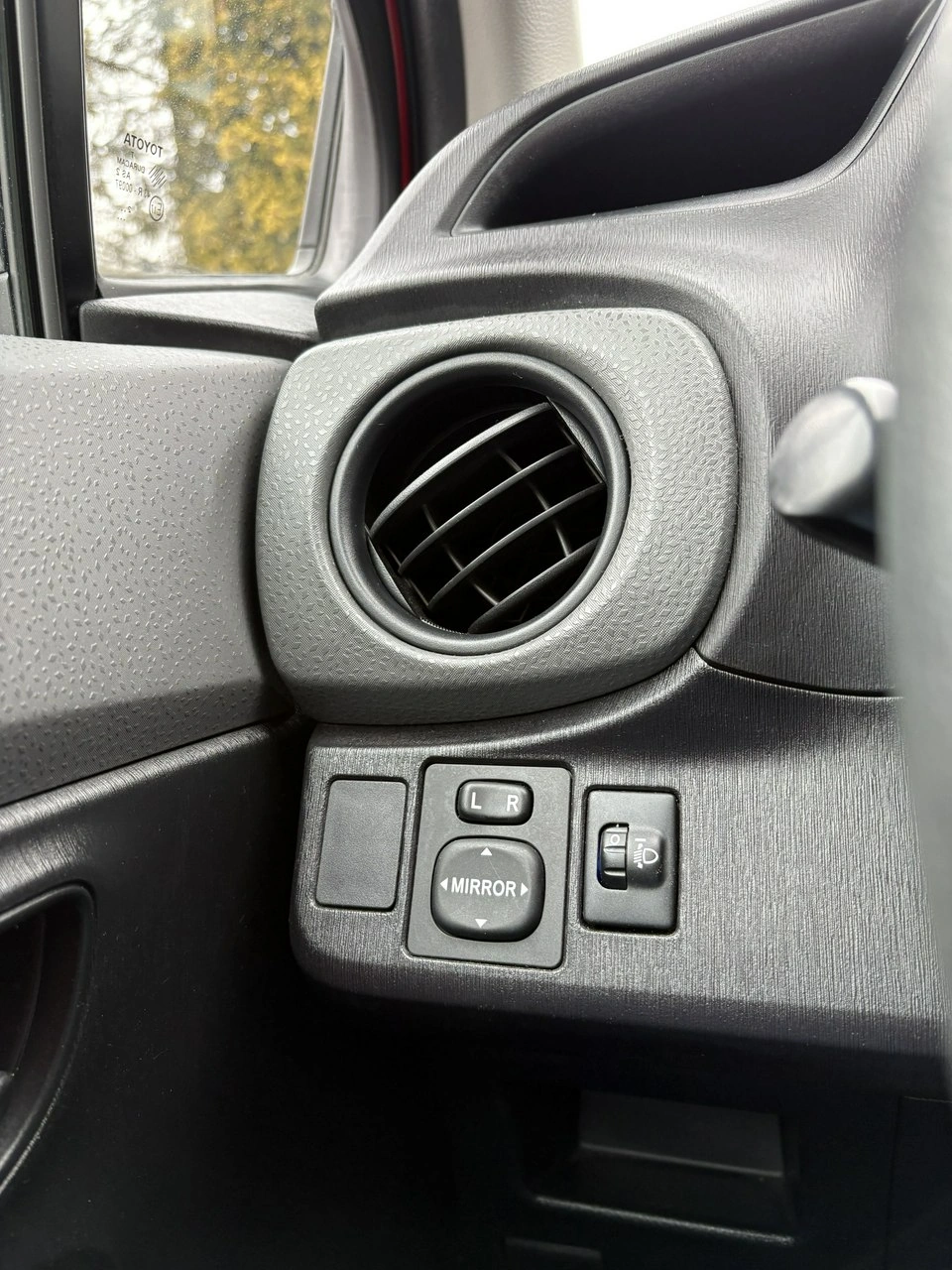 Toyota Yaris - Zdjęcie 16