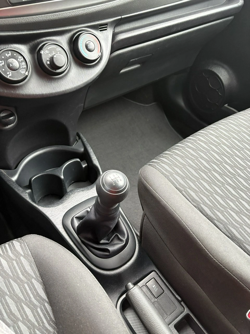 Toyota Yaris - Zdjęcie 17