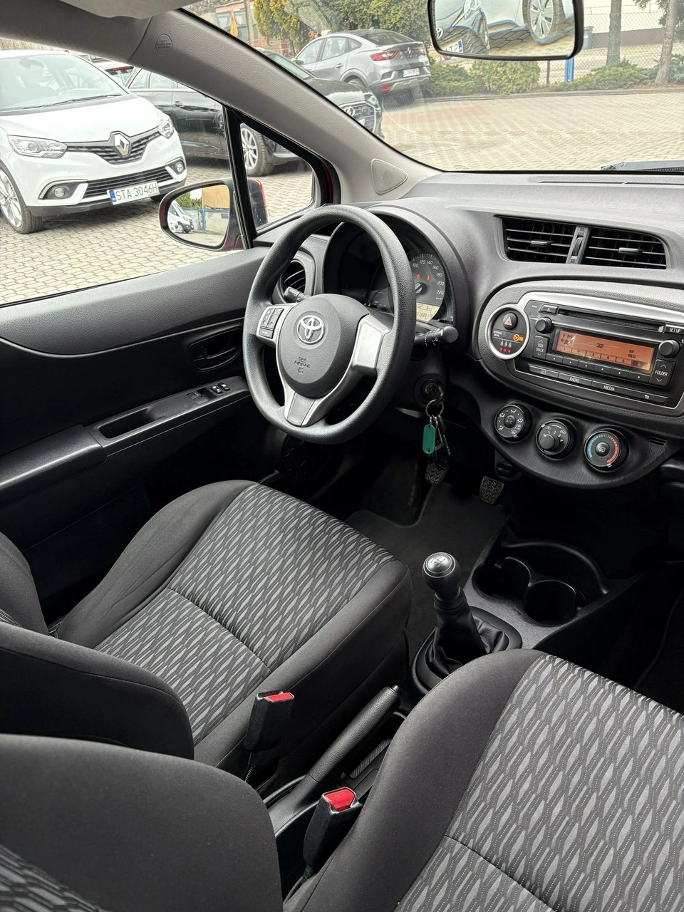 Toyota Yaris - Zdjęcie 8