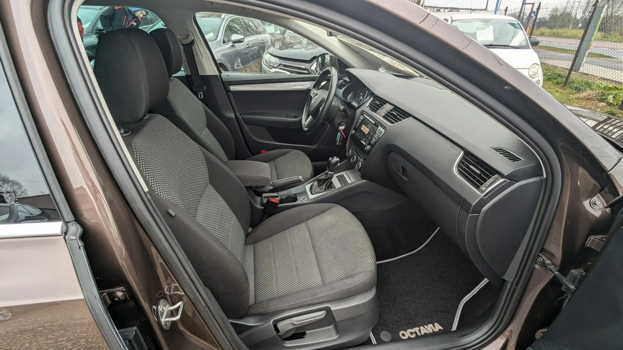 Skoda Octavia - Zdjęcie 16