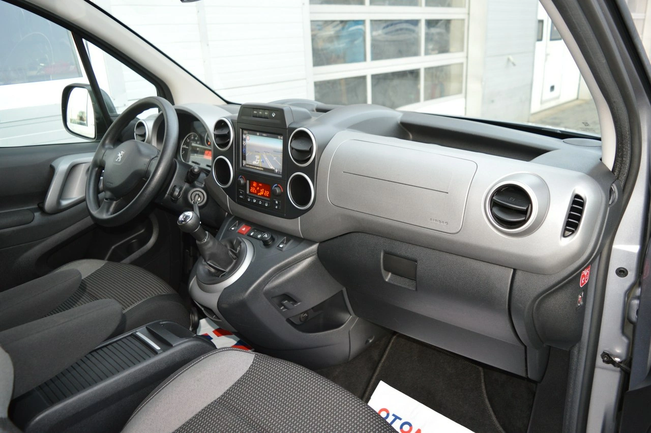 Peugeot Partner - Zdjęcie 28