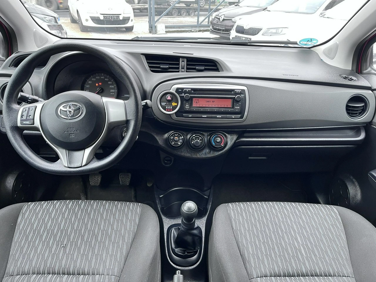 Toyota Yaris - Zdjęcie 10