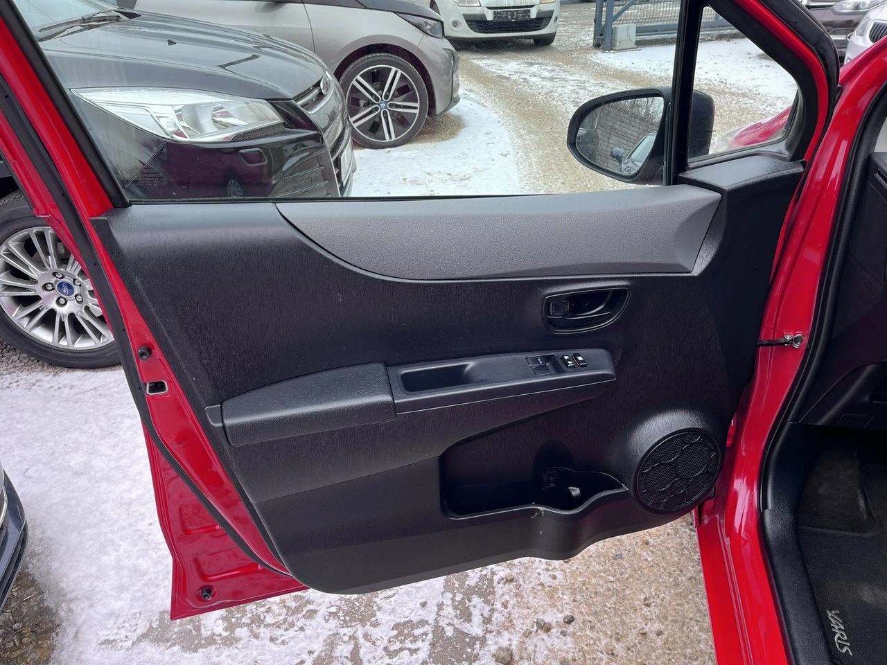 Toyota Yaris - Zdjęcie 11