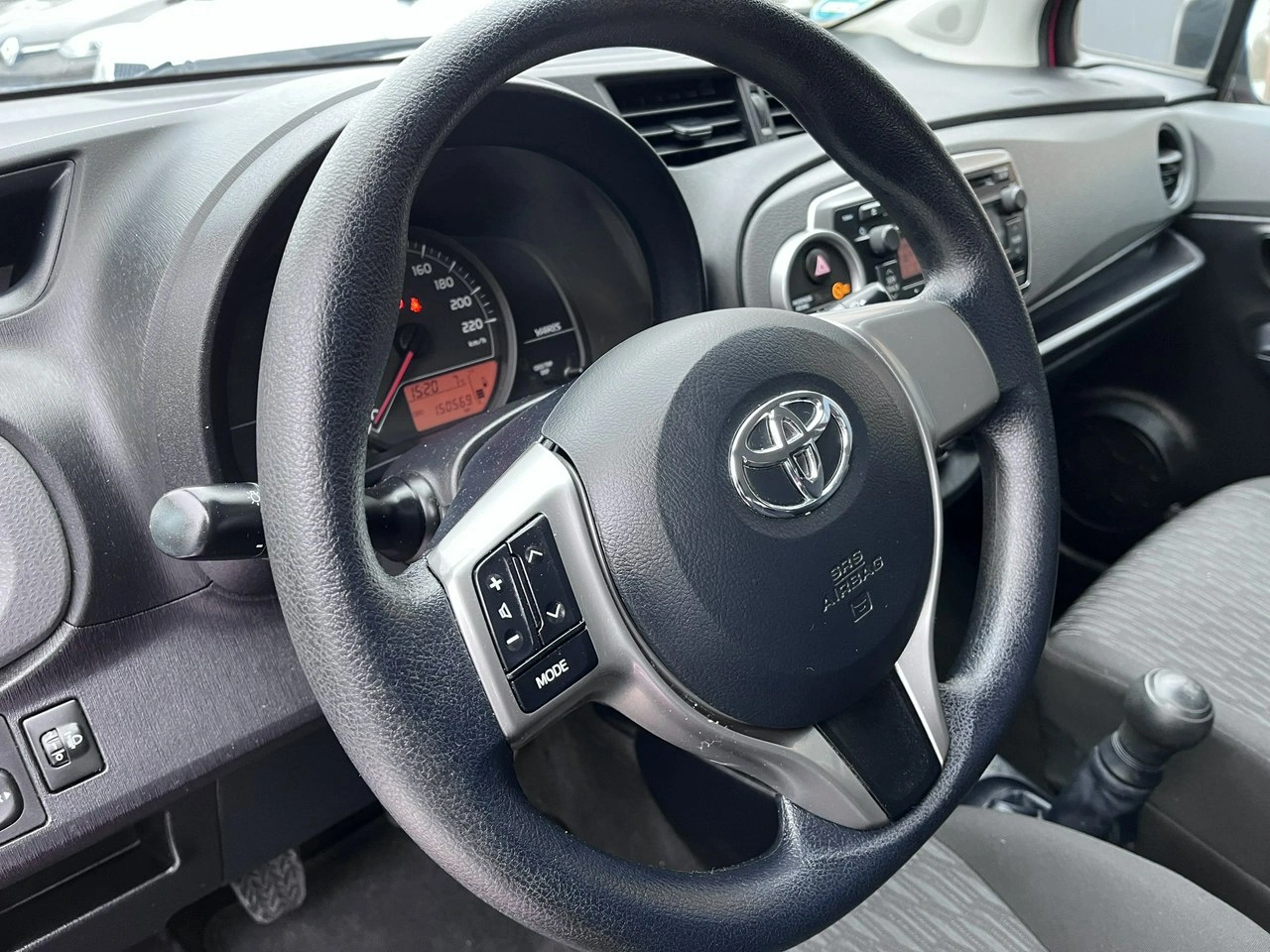 Toyota Yaris - Zdjęcie 13