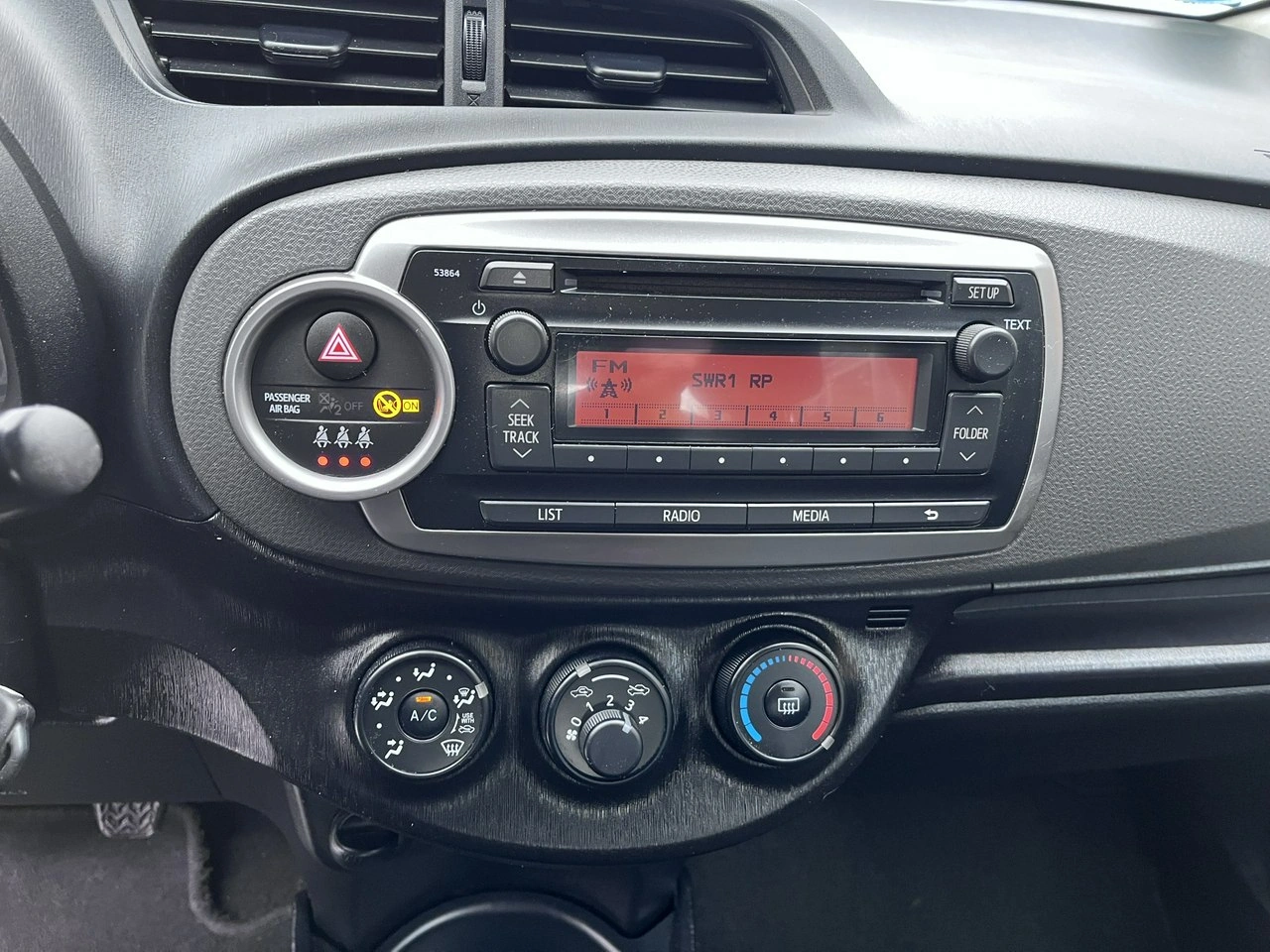 Toyota Yaris - Zdjęcie 14