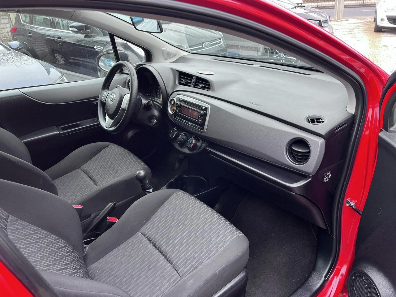 Toyota Yaris - Zdjęcie 15