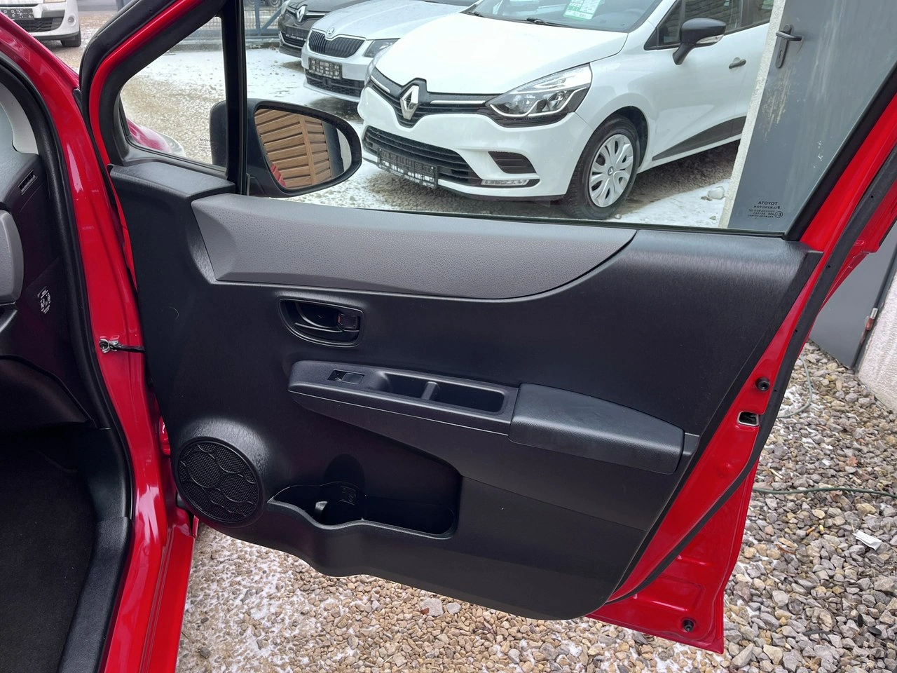 Toyota Yaris - Zdjęcie 16