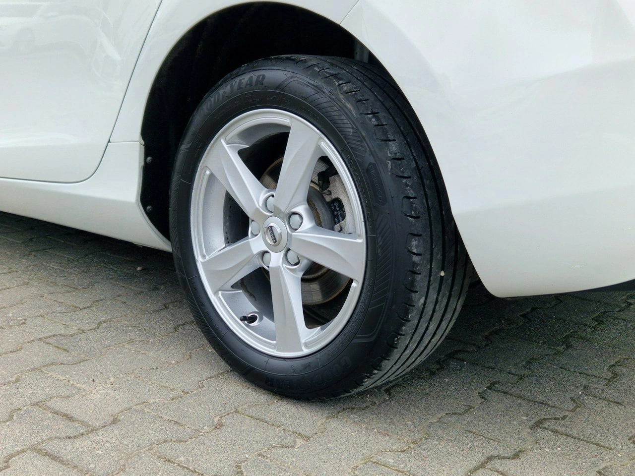 Volvo V40 - Zdjęcie 13