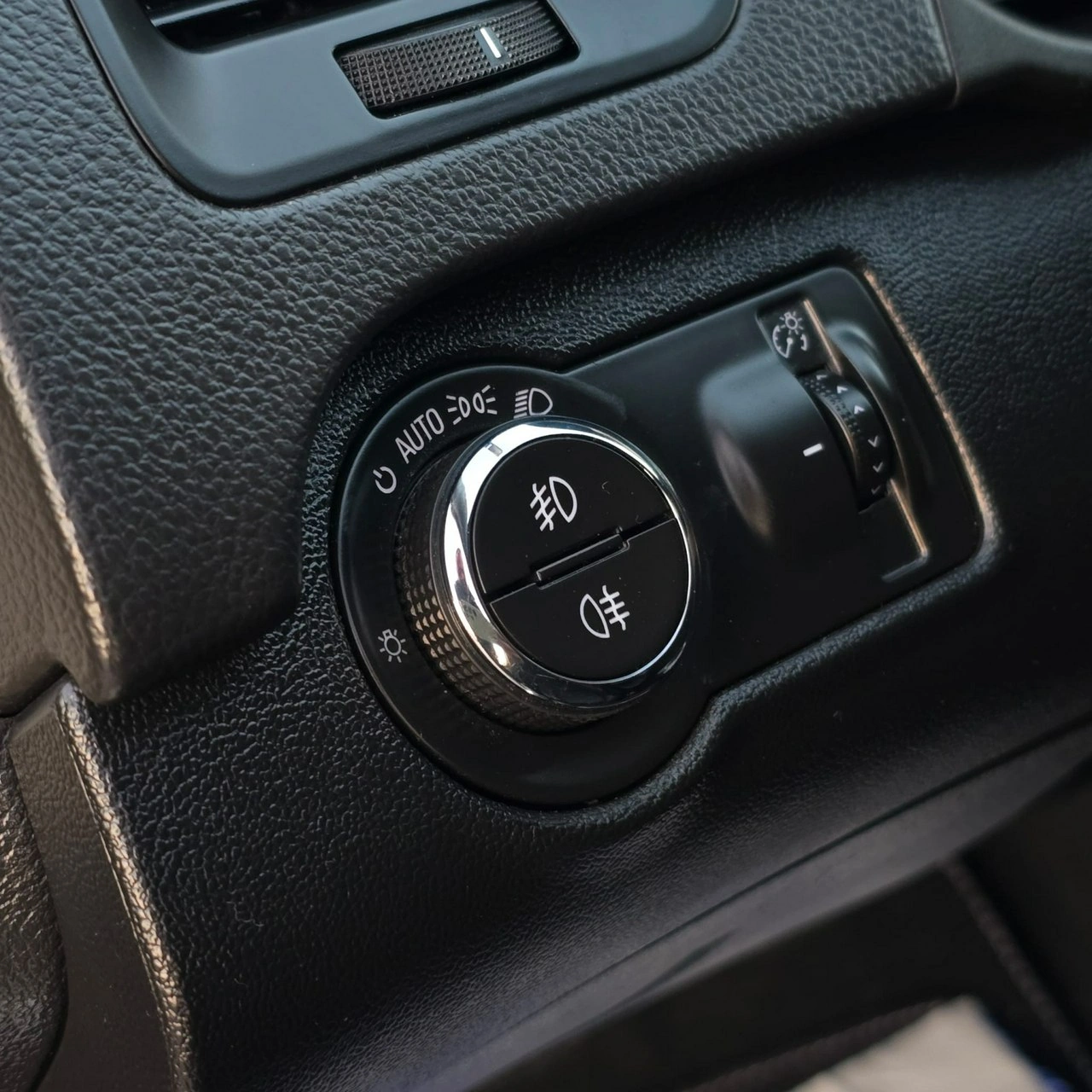 Opel Insignia - Zdjęcie 30