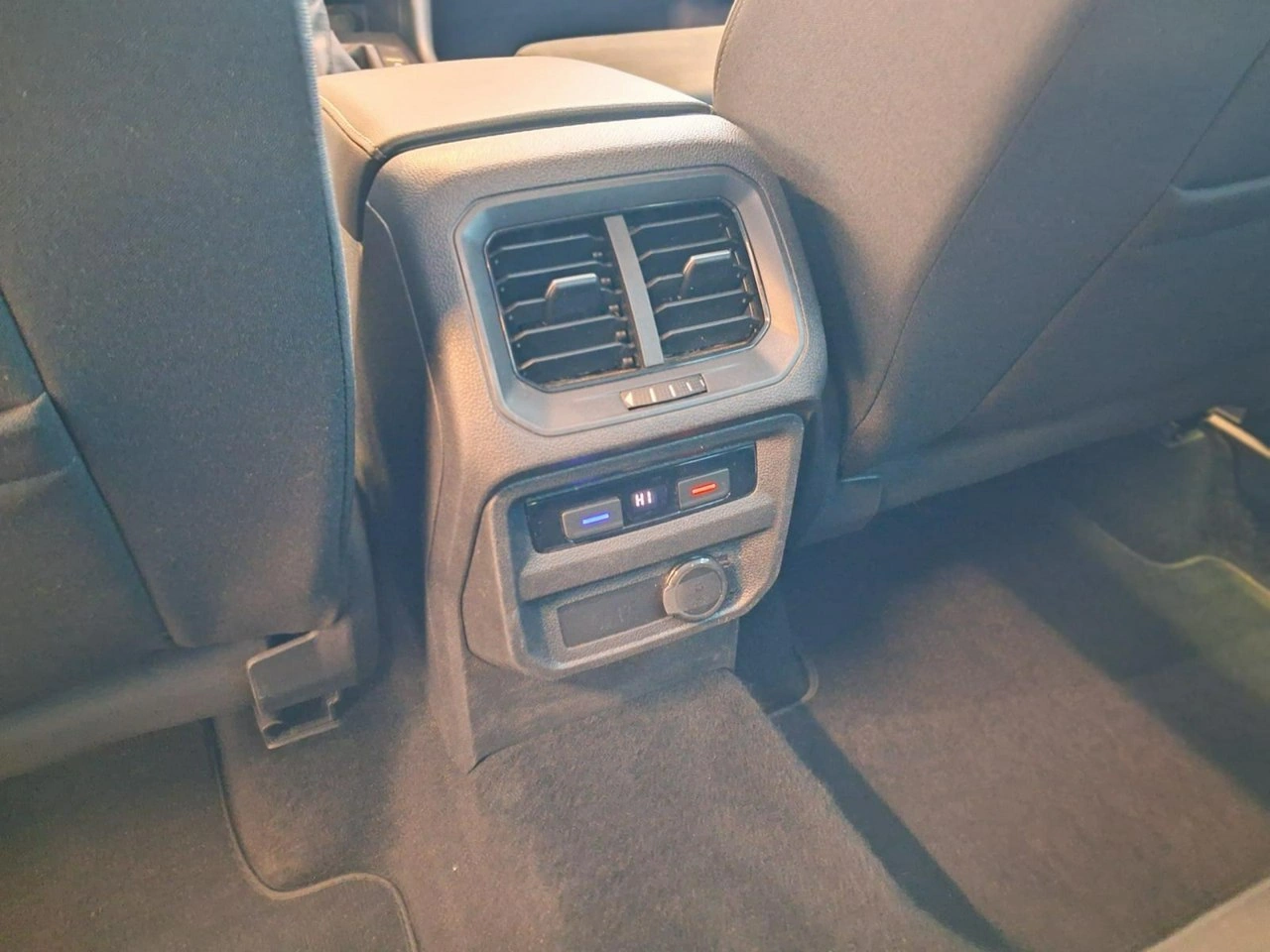 Volkswagen Tiguan - Zdjęcie 14