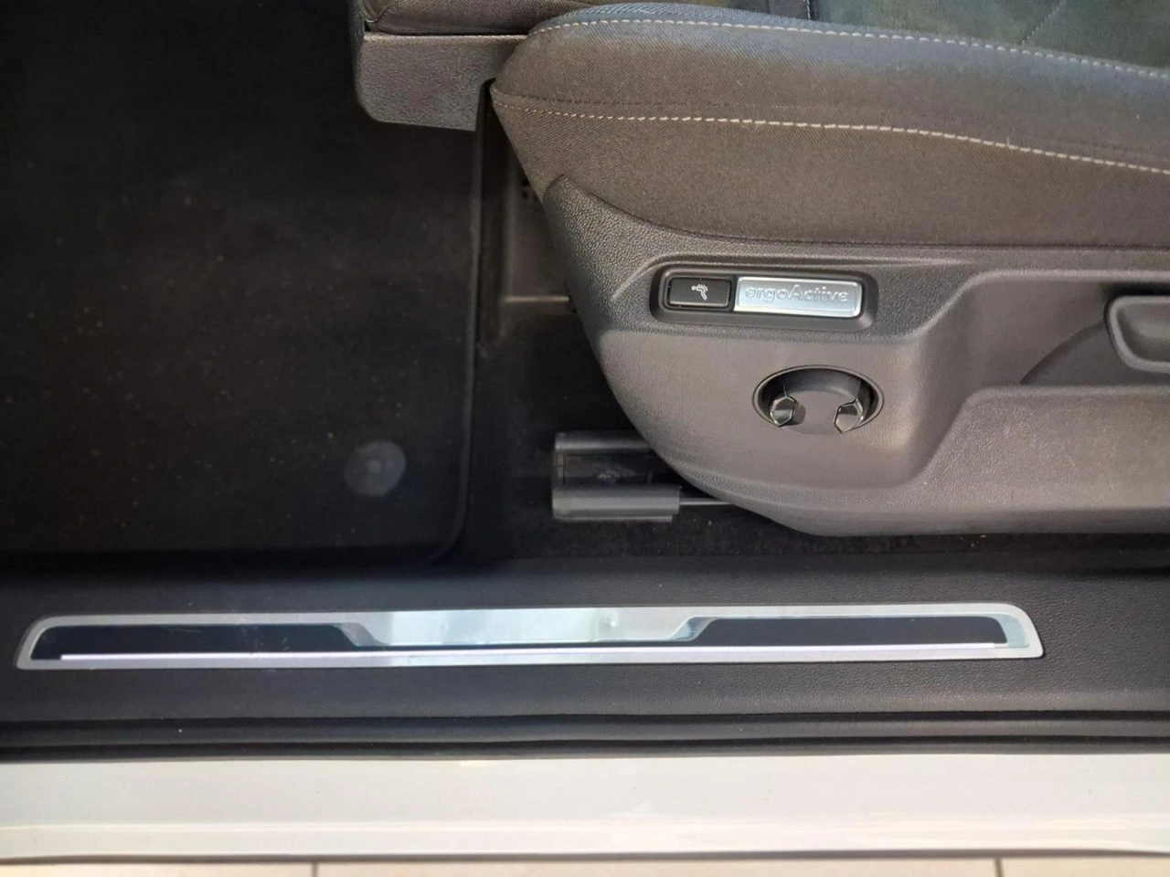 Volkswagen Tiguan - Zdjęcie 16