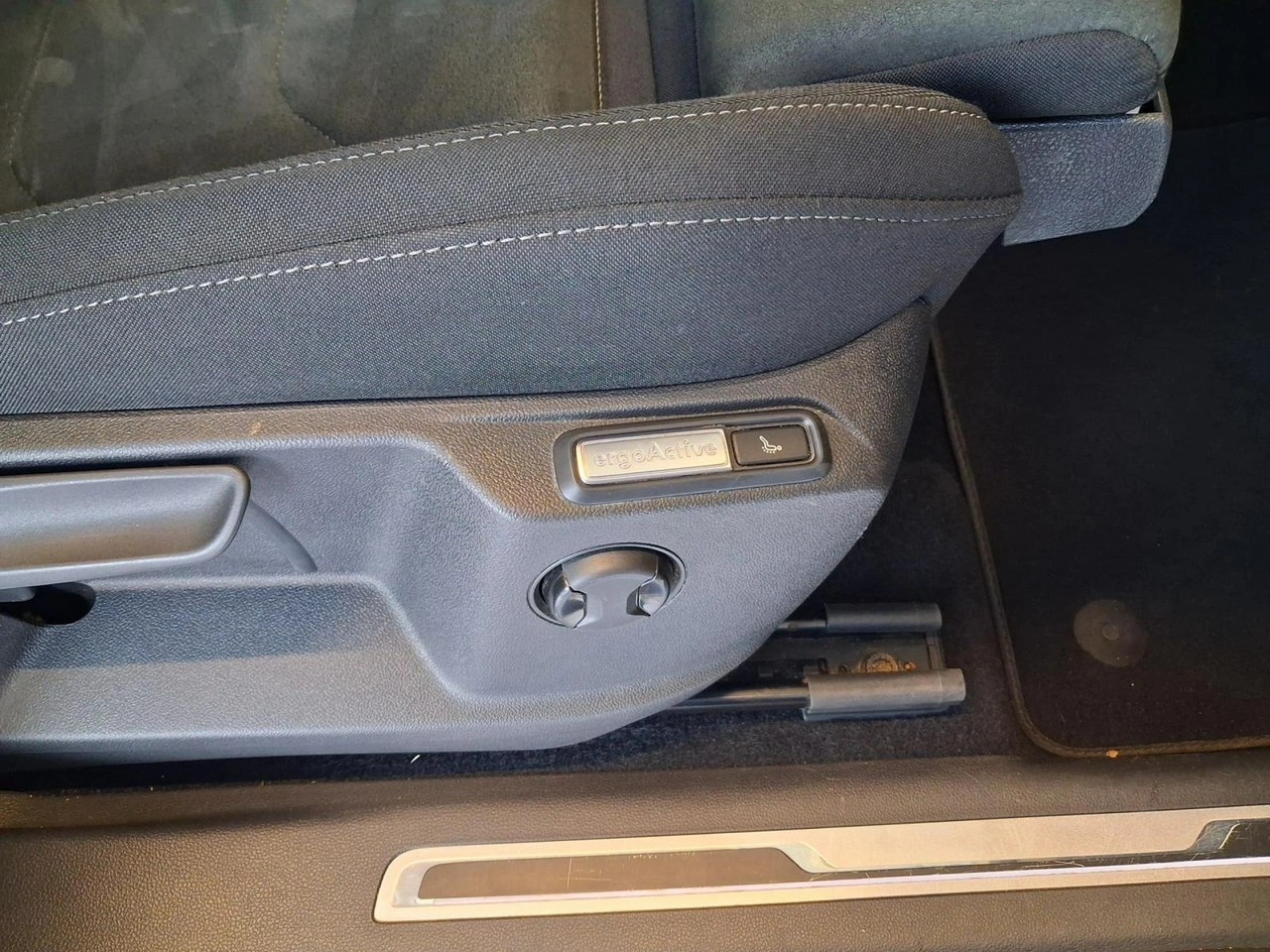 Volkswagen Tiguan - Zdjęcie 17