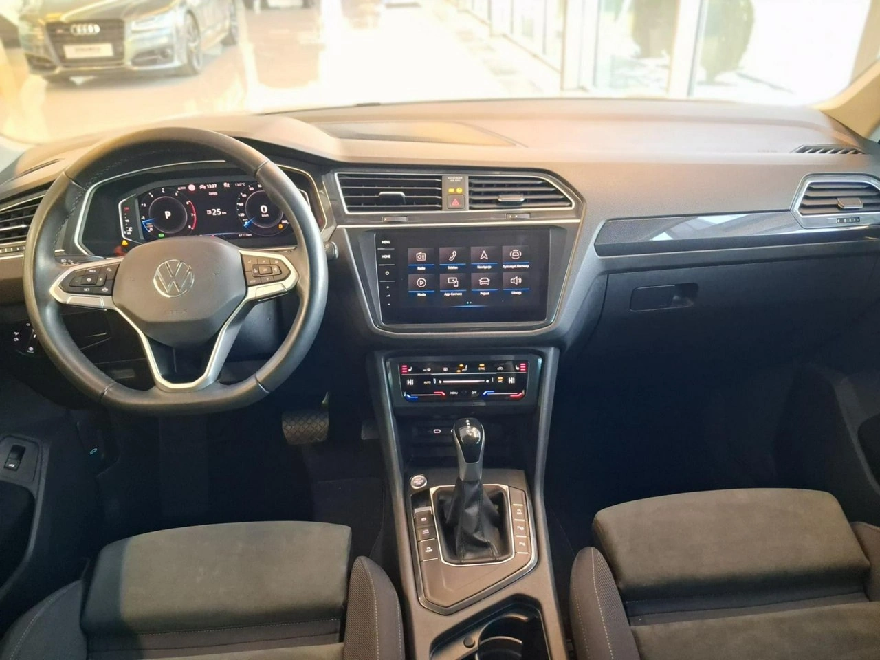 Volkswagen Tiguan - Zdjęcie 24