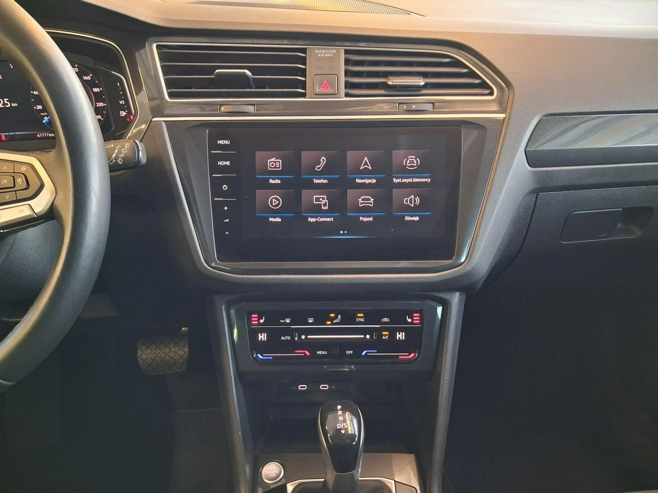 Volkswagen Tiguan - Zdjęcie 25