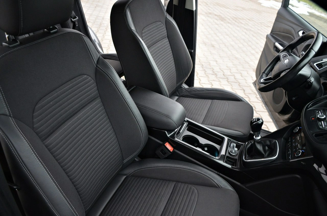 Ford Kuga - Zdjęcie 14