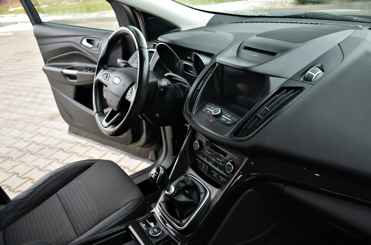 Ford Kuga - Zdjęcie 15