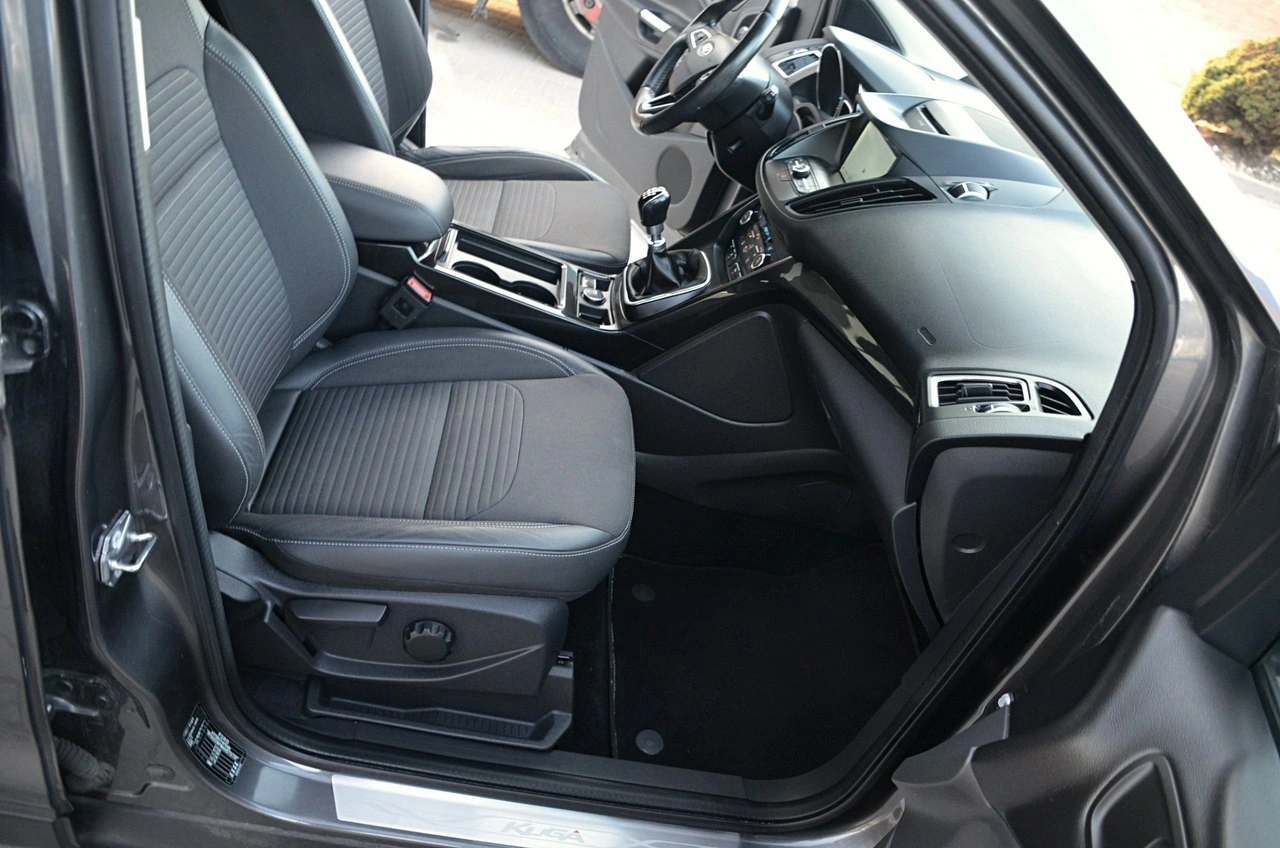 Ford Kuga - Zdjęcie 17