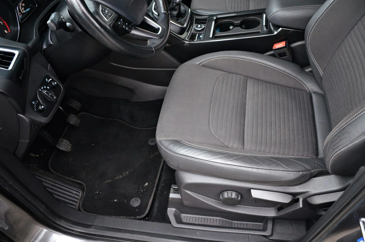 Ford Kuga - Zdjęcie 26