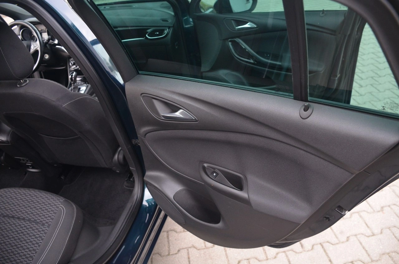 Opel Astra - Zdjęcie 24