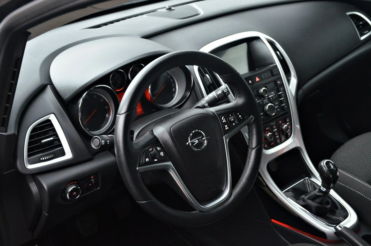 Opel Astra - Zdjęcie 11