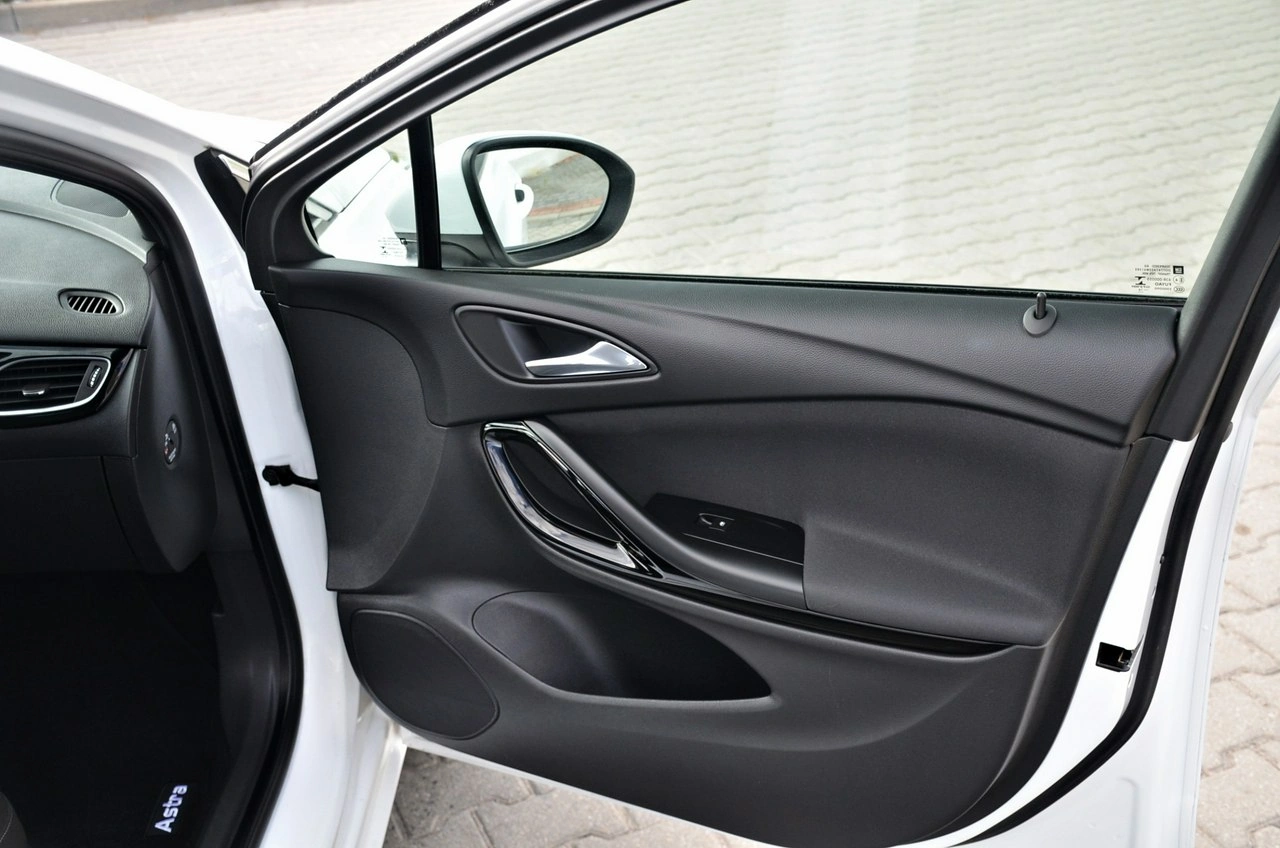Opel Astra - Zdjęcie 22
