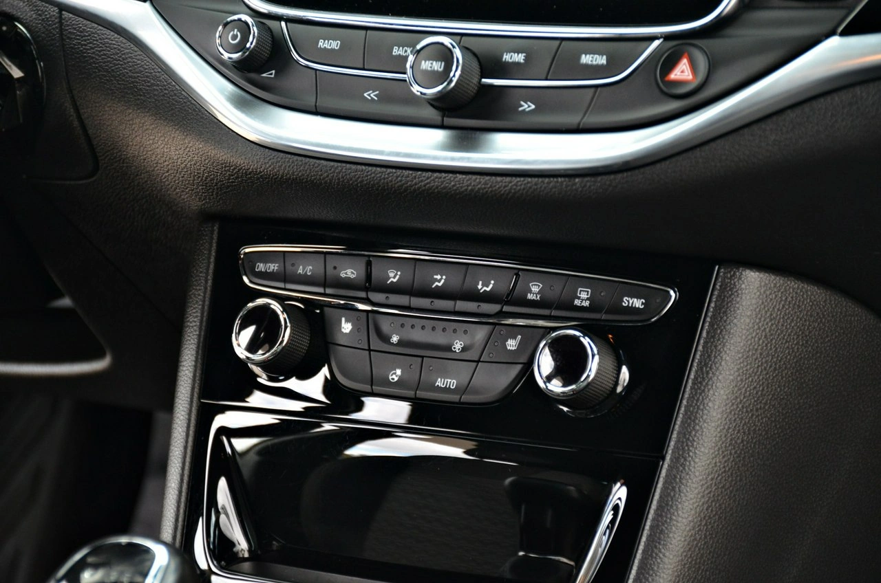 Opel Astra - Zdjęcie 24