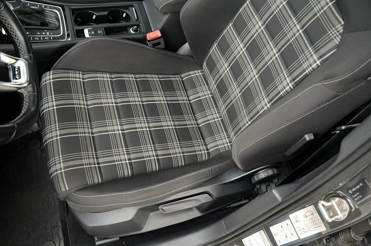 Volkswagen Golf - Zdjęcie 14