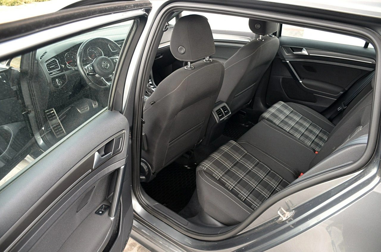 Volkswagen Golf - Zdjęcie 15