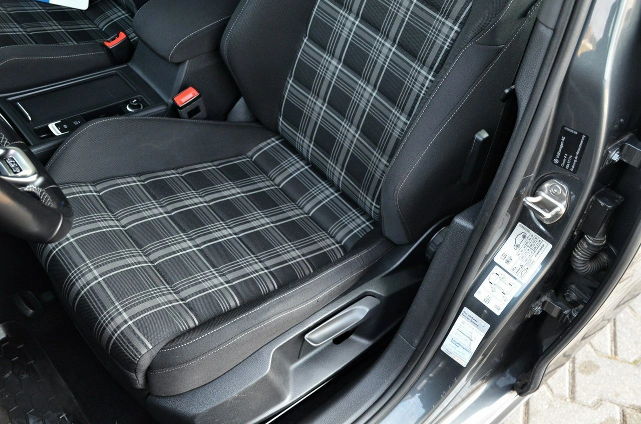 Volkswagen Golf - Zdjęcie 19