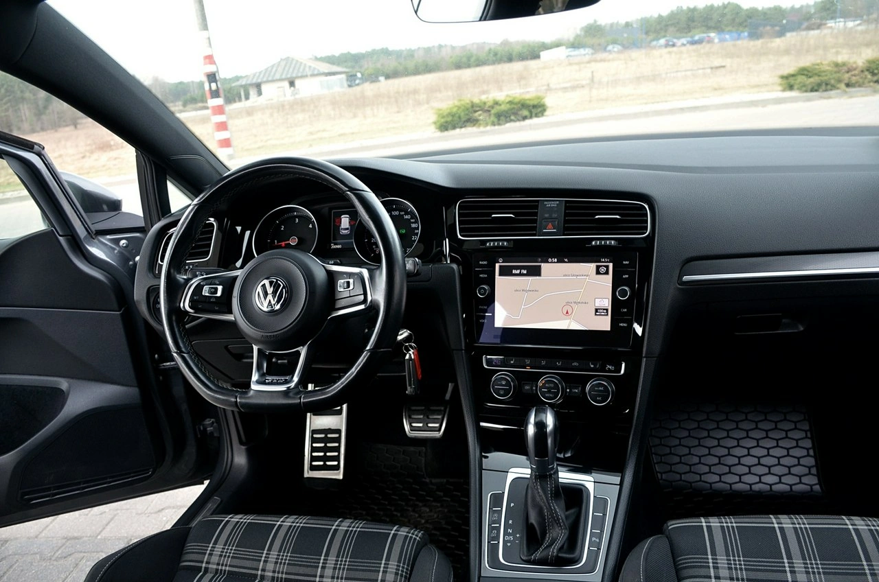 Volkswagen Golf - Zdjęcie 18