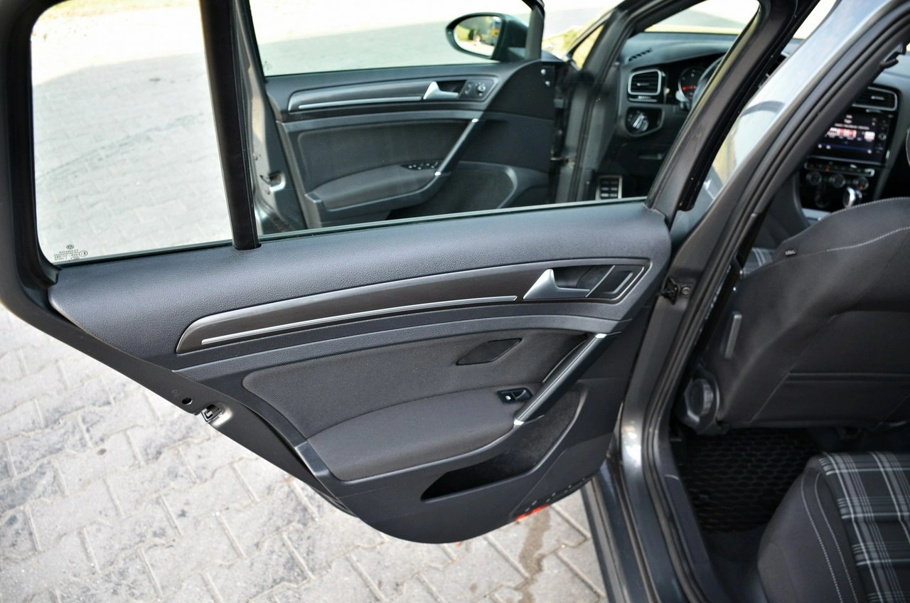 Volkswagen Golf - Zdjęcie 20