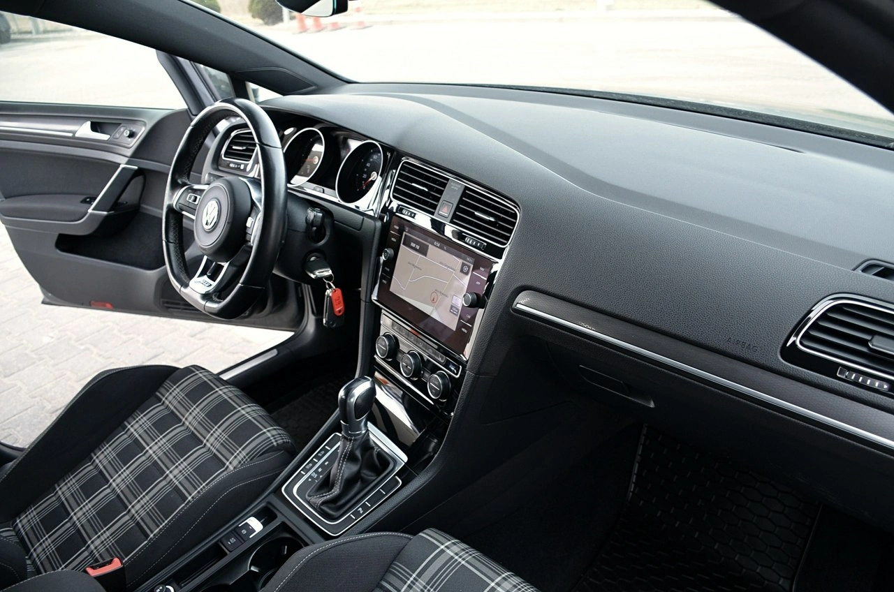 Volkswagen Golf - Zdjęcie 20