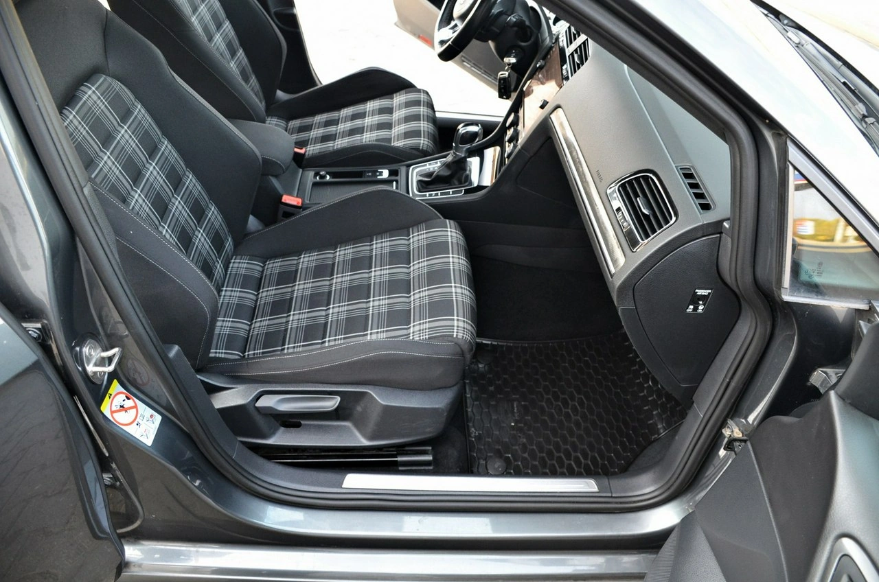 Volkswagen Golf - Zdjęcie 22