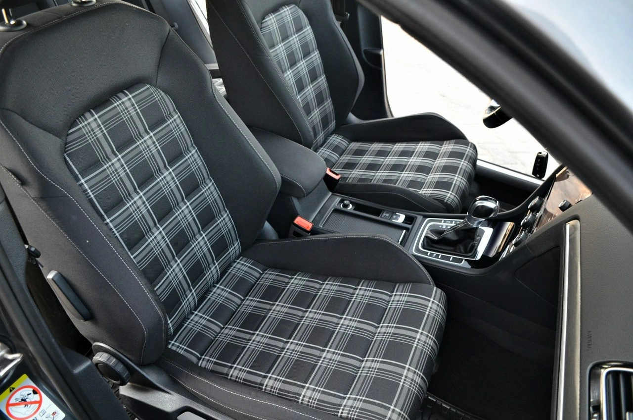 Volkswagen Golf - Zdjęcie 23